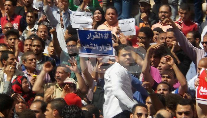 النظام يقمع معارضيه خوفا من غضب يهدد بقاءه.. وحقوقيون : الشارع سينتصر