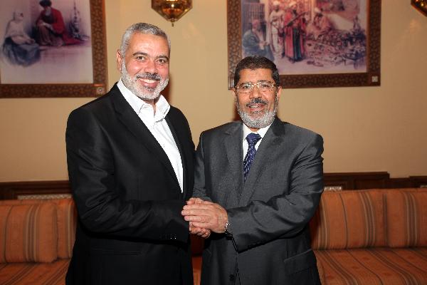 مرسي يبحث مع خالد مشعل تطورات المصالحة الفلسطينية