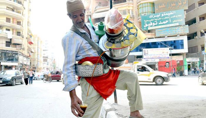 بيع “الخروب” و”التمر هندي”.. ثقافة ومهنة رمضانية