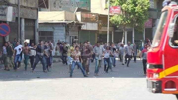 بلطجية يعتدون على مسيرة مناهضة للانقلاب بشارع العشرين بفيصل