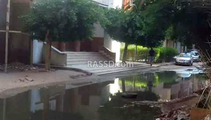 شوارع “الغلابة” بالإسماعيلية تغرق في مياه الصرف