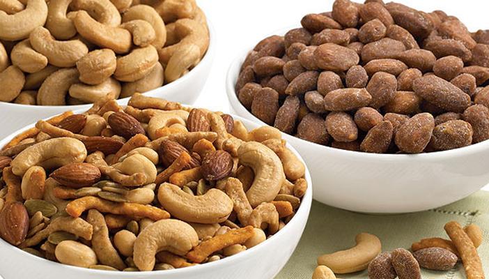 تعرف على الفيتامينات التي تحتويها مكسرات رمضان