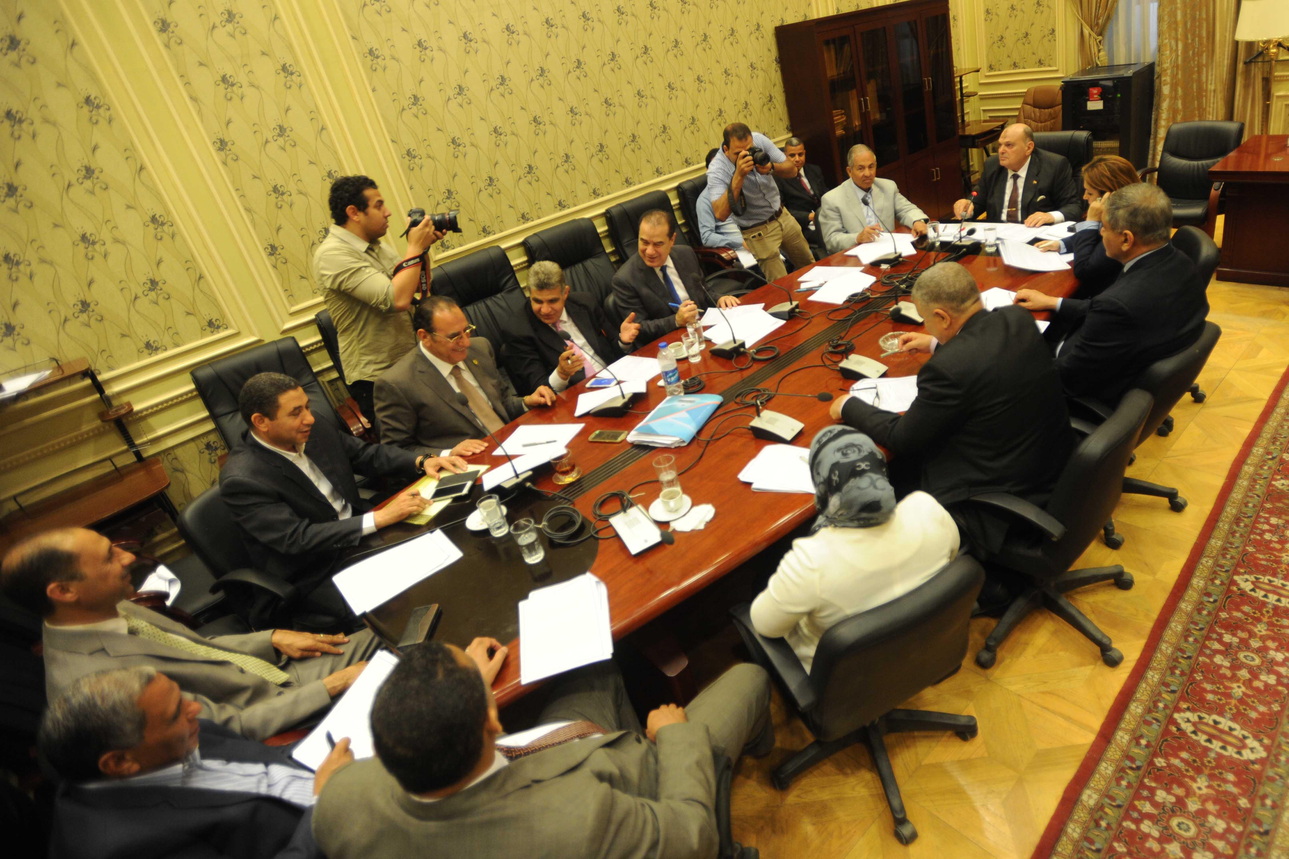 بالفيديو.. مجلس النواب يحذر: عجز الموازنة وصل 600 مليار جنيه__