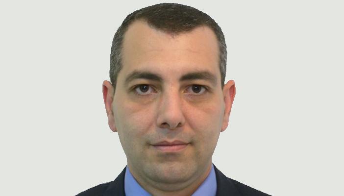 رئيس المعهد الأوروبي للقانون: الزج بالجيش في لعبة السياسة خيانة عظمى