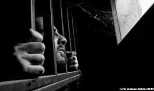 معتقلو “الأبعادية” يحذرون من كارثة صحية ويطالبون بتدخل “الأطباء”