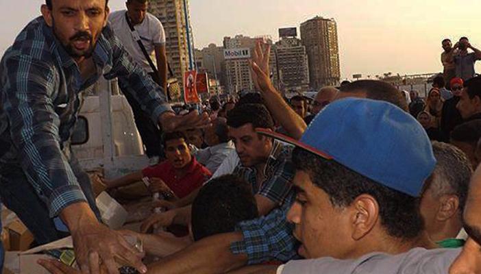 أطول مائدة إفطار بالإسكندرية.. لا مكان للغلابة.. “معندهمش نت”