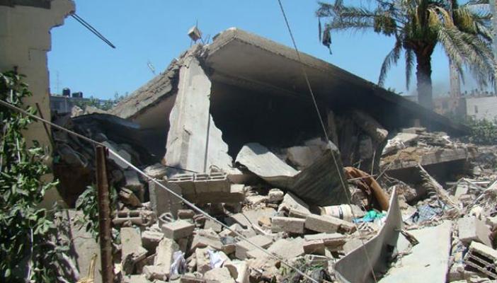 إصابة 4 أشخاص إثر انهيار منزل بغزة