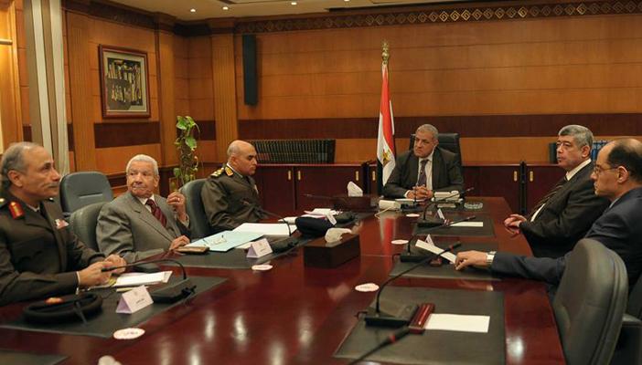 حكومة محلب تصدر قرارا يقضي بسرية تعاقدات رئاسة الوزراء