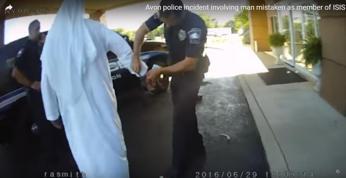 بالفيديو.. الشرطة الأميركية تعتدي بالضرب على رجل أعمال إماراتي