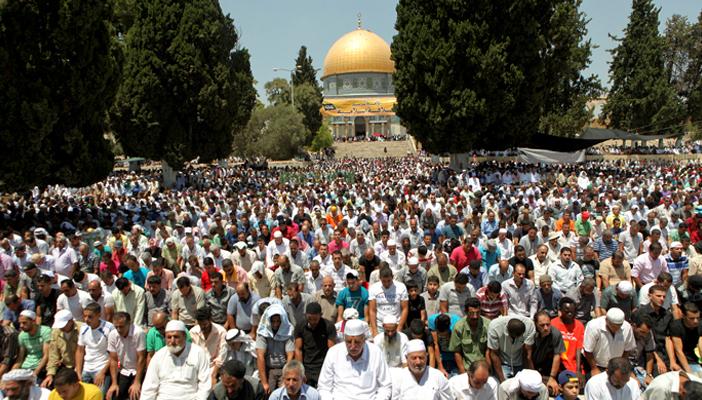 أكثر من 200 ألف يصلّون الجمعة الثالثة من رمضان في “الأقصى”