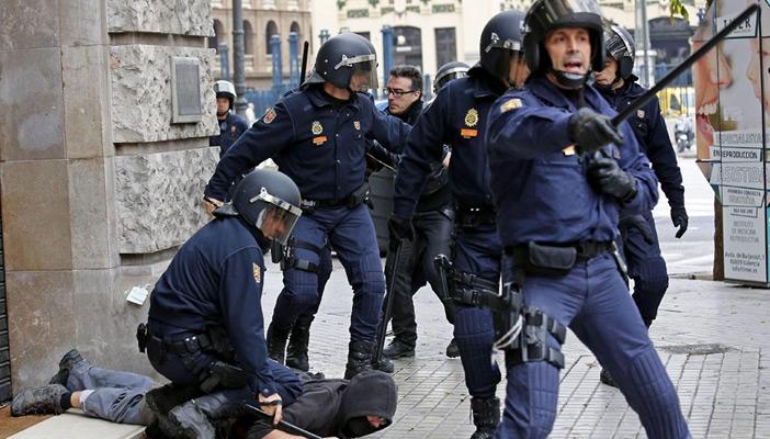 إسبانيا تعتقل مغربيًا بتهمة نشر دعاية لـ”تنظيم الدولة”