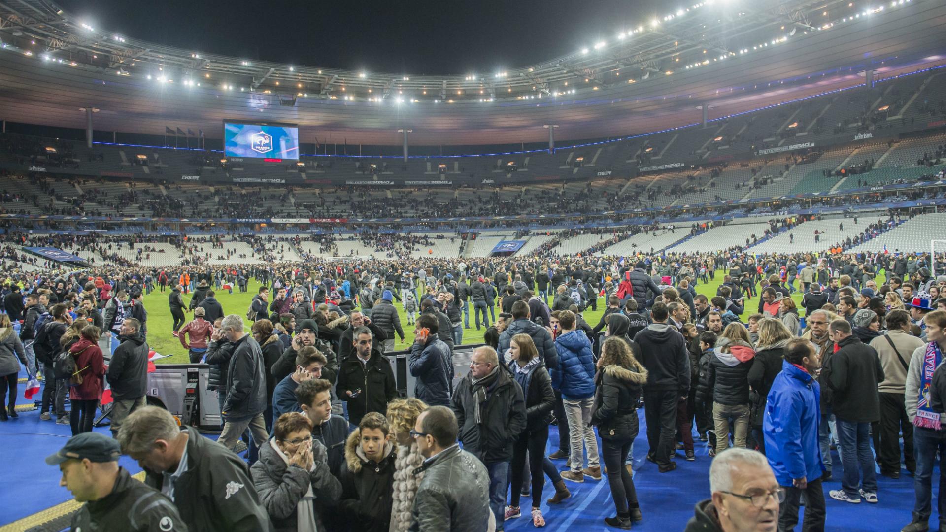 بالفيديو.. انفجار قرب ملعب مباراة منتخبي فرنسا وأيسلندا في باريس