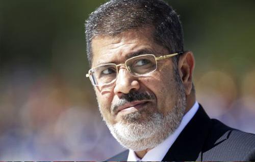 بالفيديو..نشطاء يتداولون فيديو يشرح سبب الانقلاب على مرسي