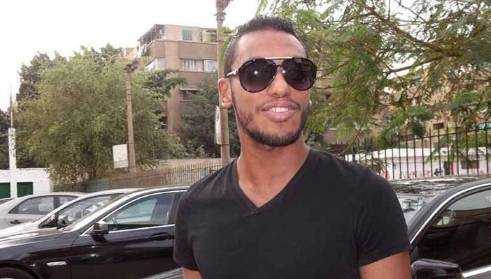 بالفيديو.. مذيع يطلب من “الميرغني” تقديم الشكر للسيسي.. واللاعب يرفض