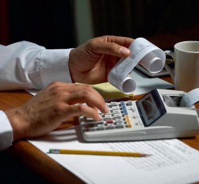 مصانع العاشر تترقب فاتورة يوليو وتحذر من استمرار قطع الكهرباء