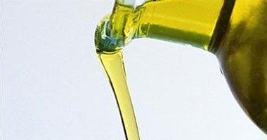 يخفض الكوليسترول.. يحافظ على حيوية الجلد.. تعرف على فوائد زيت الزيتون