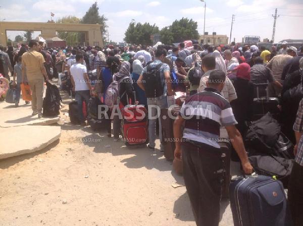 زحام شديد بمعبر رفح لعودة العالقين الفلسطينيين بعد فتحه مؤقتا