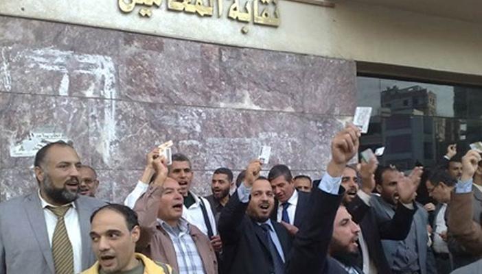 المحامون يحتشدون بمحكمة مدينة نصر ردًا على اعتداءات الشرطة