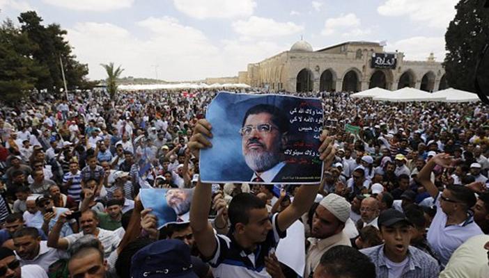 ساحات الأقصى تشهد تظاهرات مؤيدة لـ”مرسي”