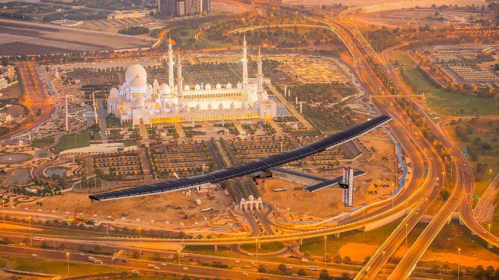 أول طائرة تعمل بالطاقة الشمسية تصل القاهرة غدًا