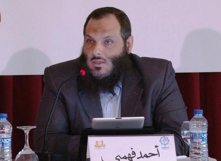 أحمد فهمي يشكك في جدوى “مليارات التسول”