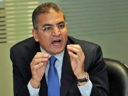 عصام سلطان: السيسى سيغرق داخل برميله حتى الموت