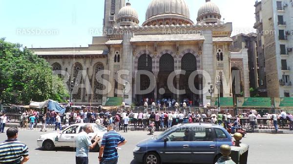 الباعة ينهون حصار المتظاهرين بمسجد الفتح