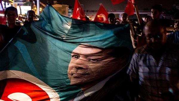 المعارضة التركية تبهر العالم وتصطف ضد الانقلاب حفاظا على الحكم المدني