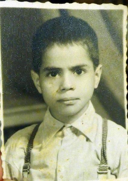 رواد مواقع التواصل عن صورة السيسي وهو صغير: لما كانوا بيضربوه على قفاه