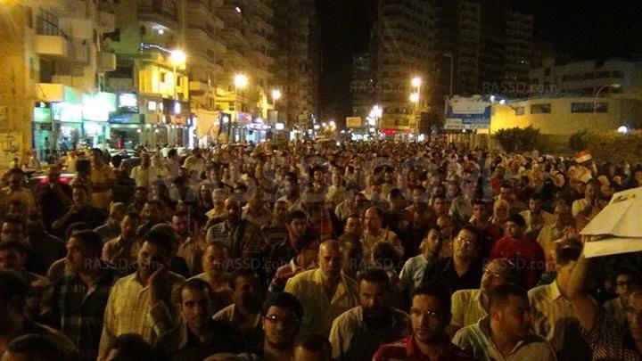 سلسلة بشرية لمعلمي الشرقية رفضا للإنقلاب