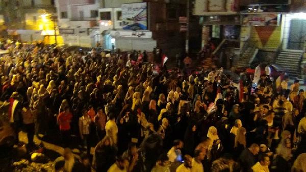 6 إبريل: الاعتداء على مؤيدي مرسي”بلطجة”والشرطة ما زالت عاهرة