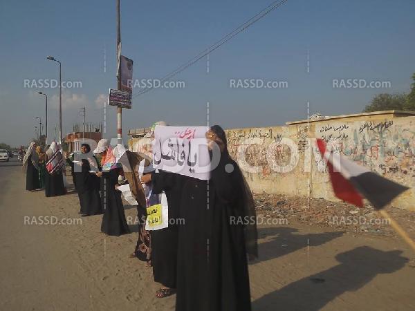 سلاسل بشرية بـ”العدوة” و “كفر صقر” بالشرقية