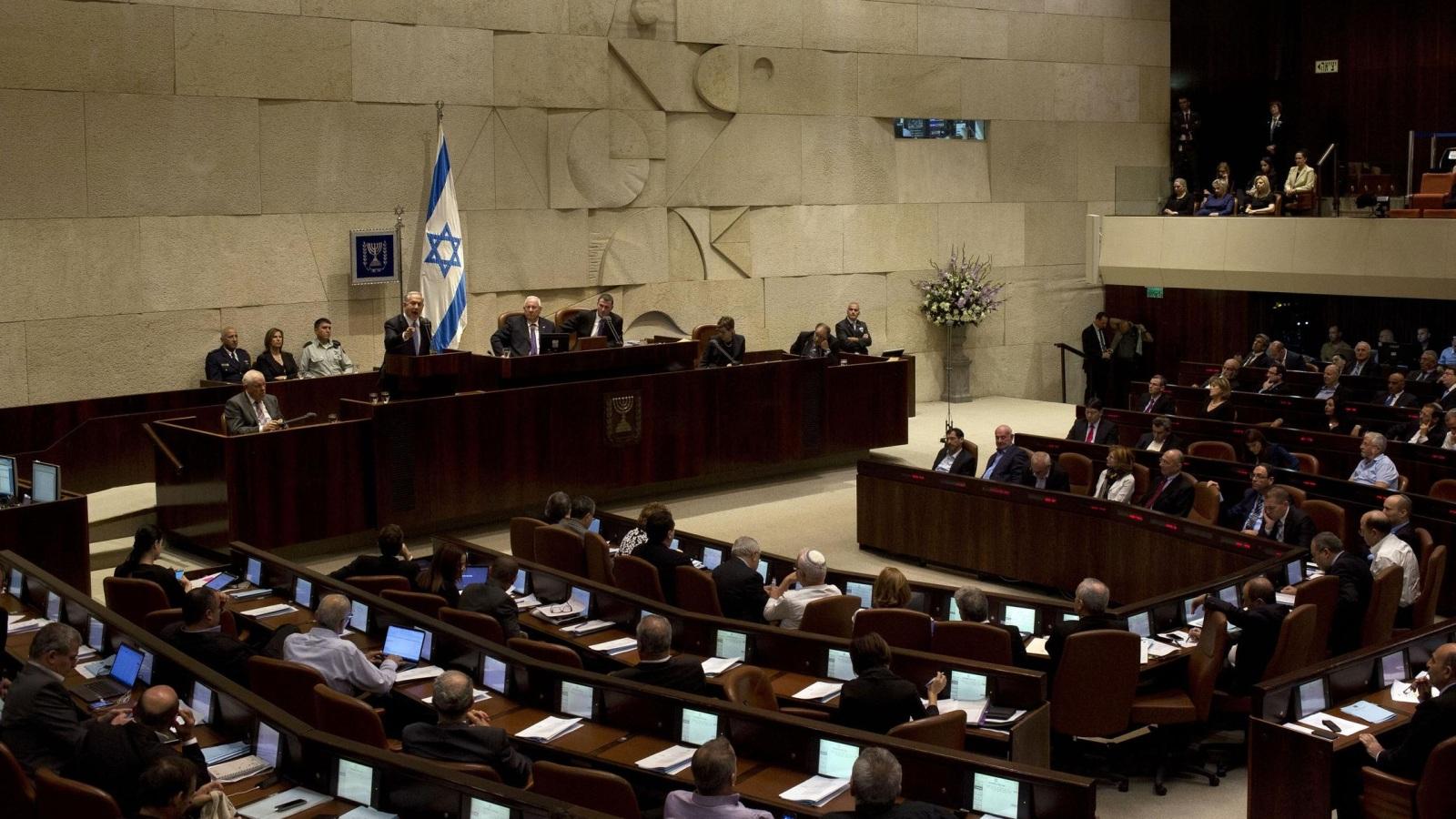 بعد جلسة صاخبة.. البرلمان الإسرائيلي يتبنى قانونا لإقصاء النواب العرب