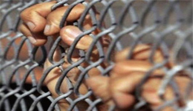معاقبة محتجزين بسيارة ترحيلات على هتافاتهم بـ”غاز الفلفل”