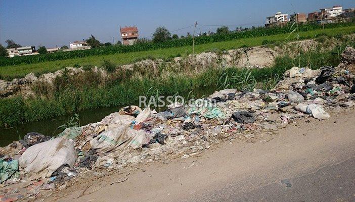 تلال القمامة تغزو أبو المطامير