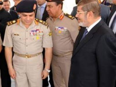 منصور: مرسي كان مصرًا أن السيسي أحد رجاله وسياسيون: كلام غير واقعي