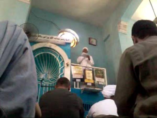 حاصل على الإعدادية يؤم المصلين في صلاة الجمعة ببني سويف