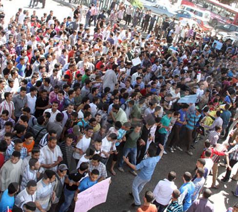 طلاب الدستور: تفويض السيسي دعوة صريحة للاقتتال