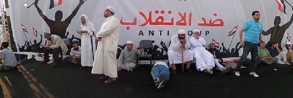 الشيخ محمد عبده يطالب المعتصمين بعدم الخروج من الميدان