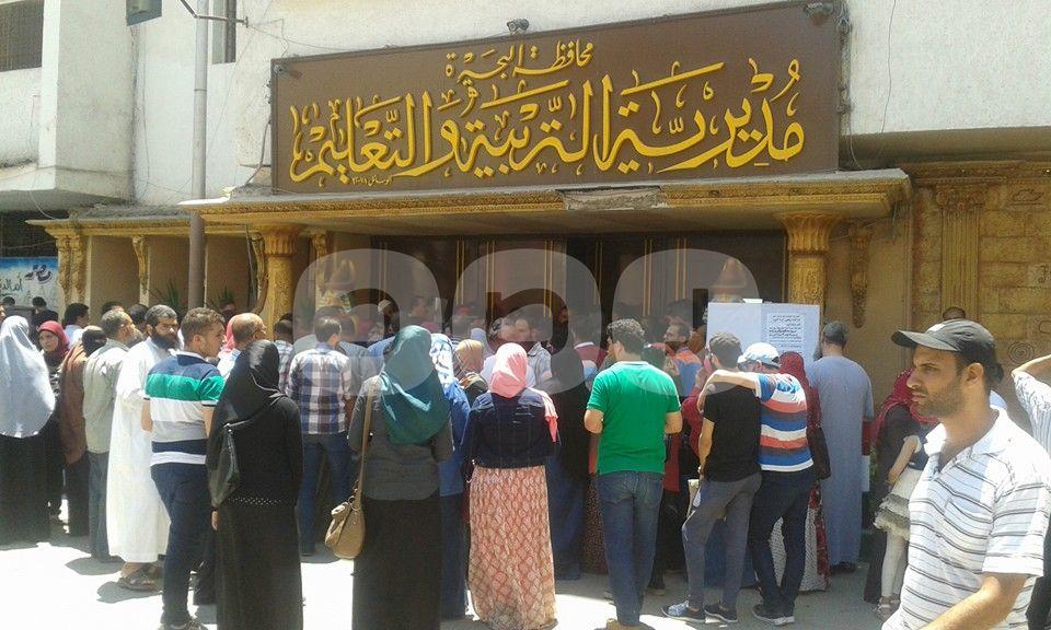 تظلمات الثانوية.. تكدس واشتباكات بالأيدي وإغماءات بالبحيرة