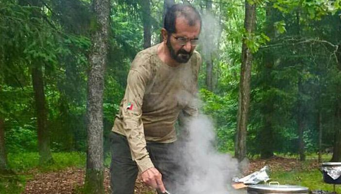 رئيس وزراء الإمارات ينشر صورة “نادرة” له أثناء رحلة مع الأصدقاء