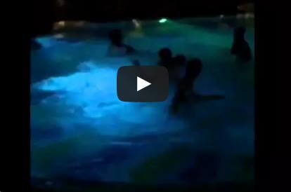 بالفيديو.. لاعبو الزمالك يقفزون بحمام السباحة احتفالا بالتتويج بالدوري