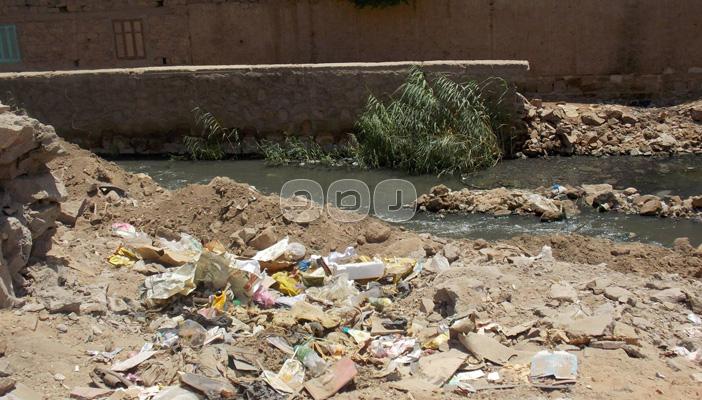 مواطنو أسوان: الترع سببت لنا “أرتكاريا”.. وما زلنا نستخدم “لمبة الجاز”