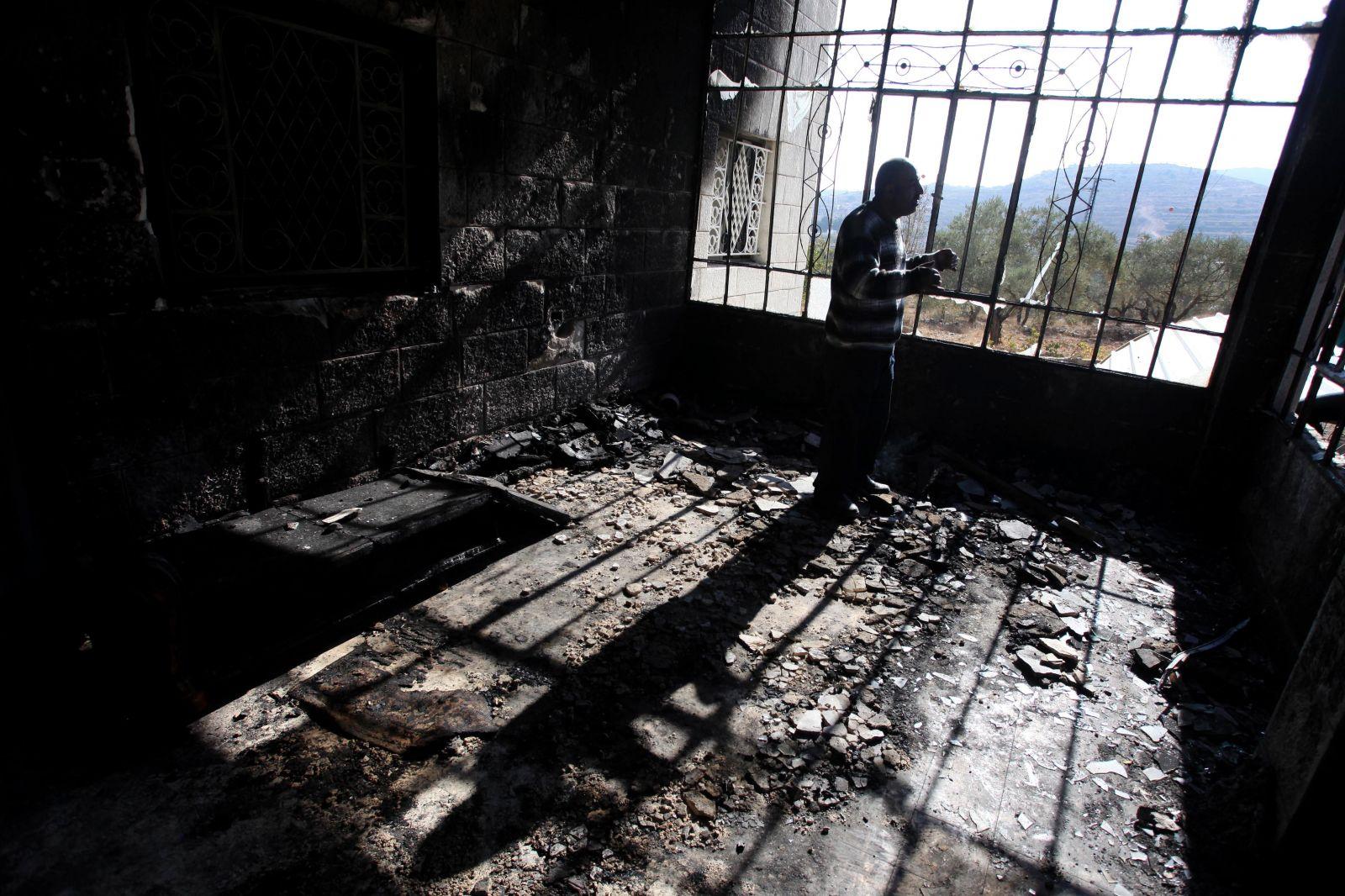 مقتل رضيع فلسطيني في حريق متعمد لـ”مستوطنين” يهود