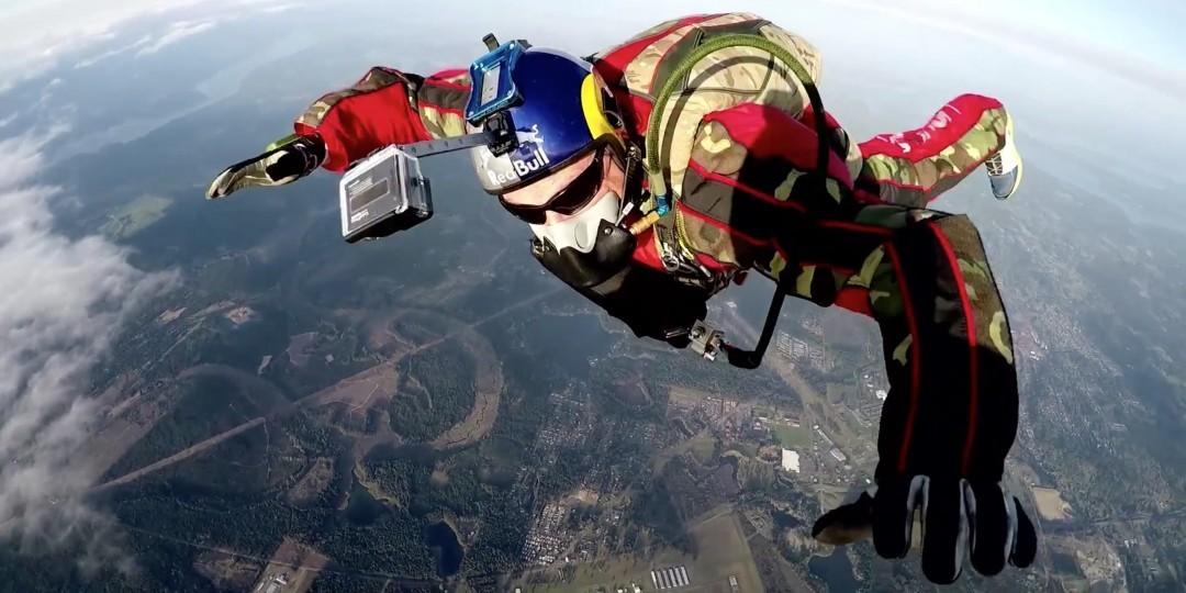 بالفيديو.. أول قفزة بدون مظلة على ارتفاع  25 ألف قدم