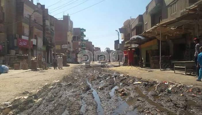 انفجار ماسورة صرف صحي بالفيوم تهدد حياة المواطنين