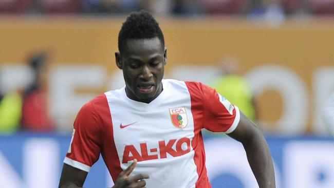 صحف ألمانية: مدافع أوجسبورج يقترب من تشيلسي