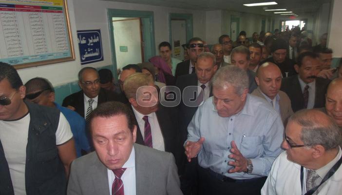 محلب يتفقد مستشفى الإسماعيلية العام قبيل افتتاح التفريعة الجديدة