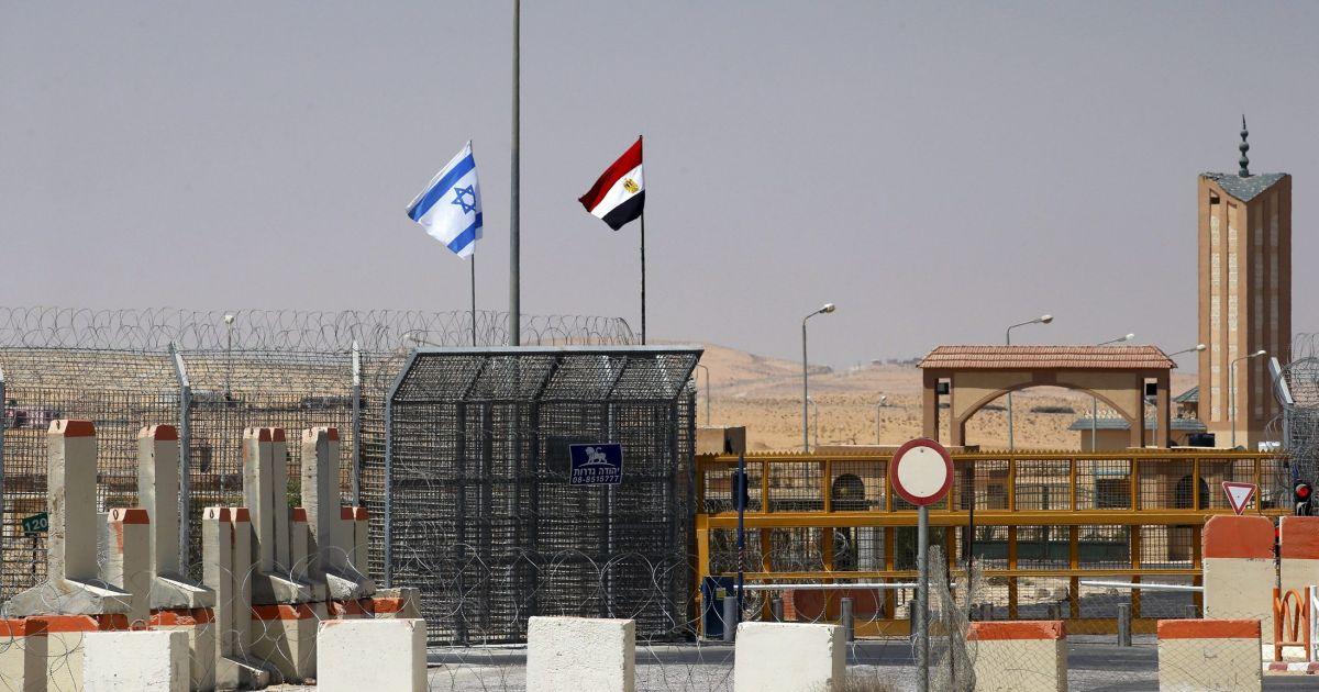 الارتماء فى أحضان إسرائيل ليس حلاً – مقال لـ”حسن نافعة”