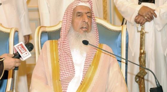 مفتي السعودية يدعو رجال الأعمال إلى التبرع للجنود على حدود اليمن